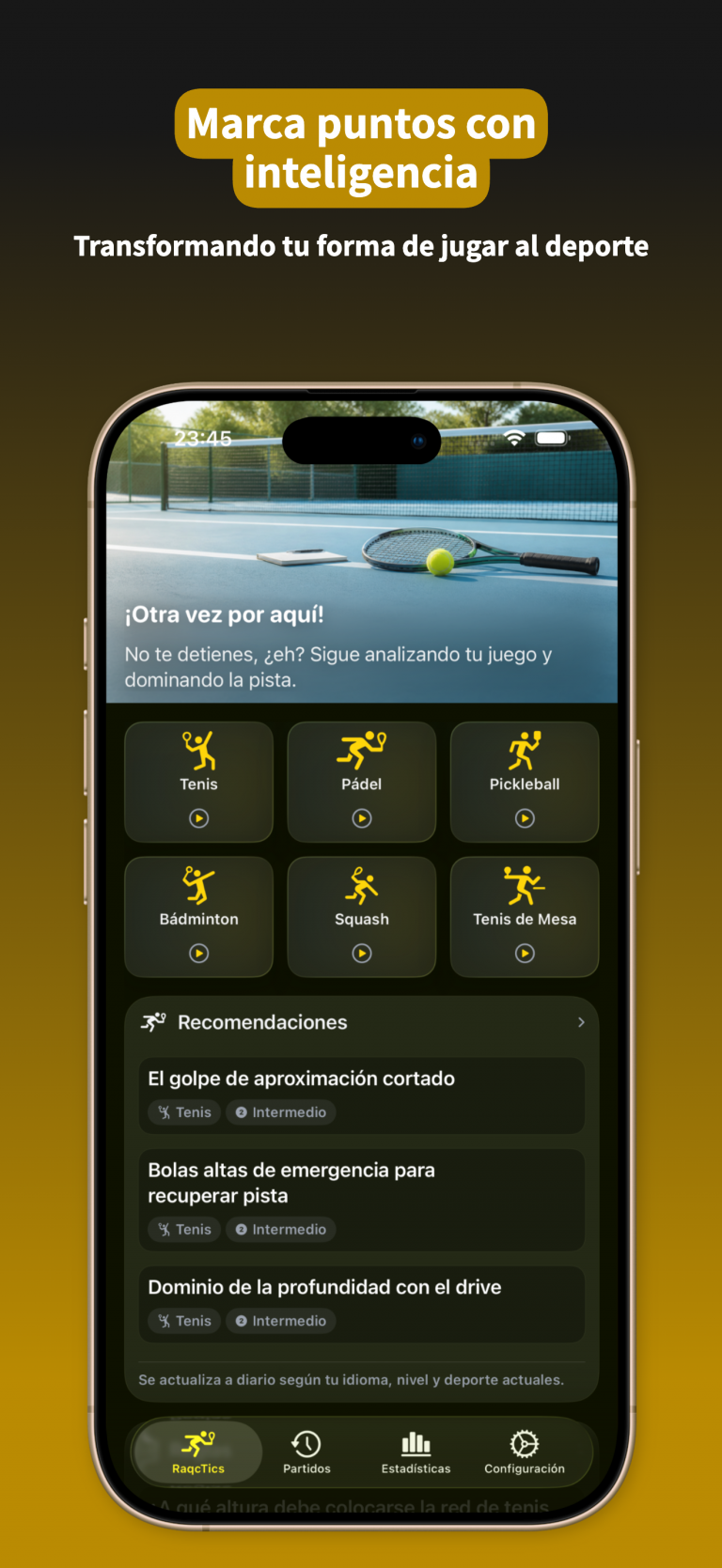 RacqTics Marcador de Padel 8 Captura de pantalla de la aplicación que muestra el menú principal para seleccionar deportes de raqueta como Tenis, Pádel, Squash, Tenis de mesa, Badminton y Pickleball. Texto superpuesto: "Marca puntos con inteligencia Transformando la forma en que juegas deportes".